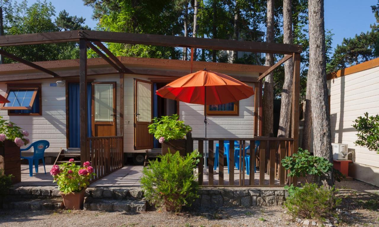 Camping Village Mare Pineta Sistiana Bilik gambar